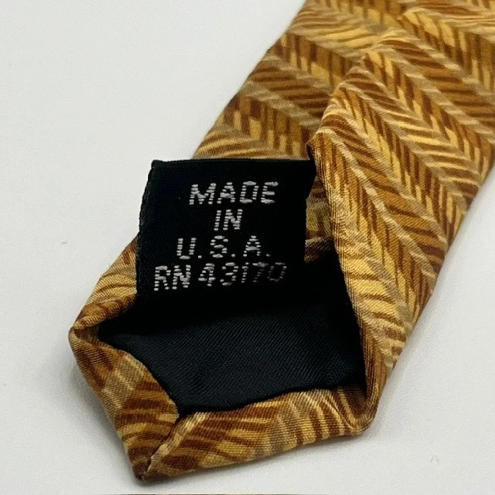 Oscar de la Renta Mens Silk Tie Gold Brown Geometric Chevron Pattern Made in USA